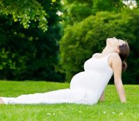 Bài tập yoga cho bà bầu giai đoạn 3 tháng đầu tiên