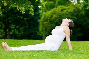 Bài tập yoga cho bà bầu giai đoạn 3 tháng đầu tiên