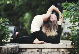 5 TƯ THẾ YOGA TRỊ CHỨNG GÙ LƯNG HIỆU QUẢ