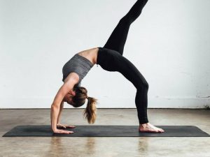 NHỮNG DỤNG CỤ TẬP YOGA TẠI NHÀ BẠN NÊN CHUẨN BỊ