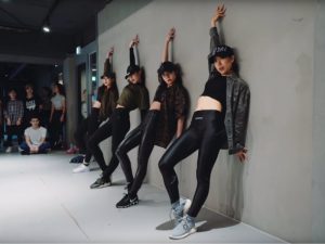 LIỆU BẠN CÓ NÊN TỰ TẬP LUYỆN SEXY DANCE TẠI  NHÀ?