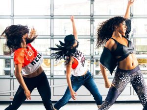 CẤP NƯỚC THẾ NÀO KHI TẬP ZUMBA? BÀI VIẾT NÀY SẼ GIẢI ĐÁP THẮC MẮC CHO BẠN!