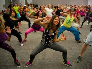 TÌM HIỂU ĐÔI NÉT VỀ ZUMBA – MÔN HỌC ĐANG KHUẤY ĐẢO GIỚI TRẺ HIỆN NAY NHÉ!