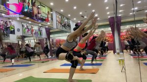 Có nên làm HLV Yoga?